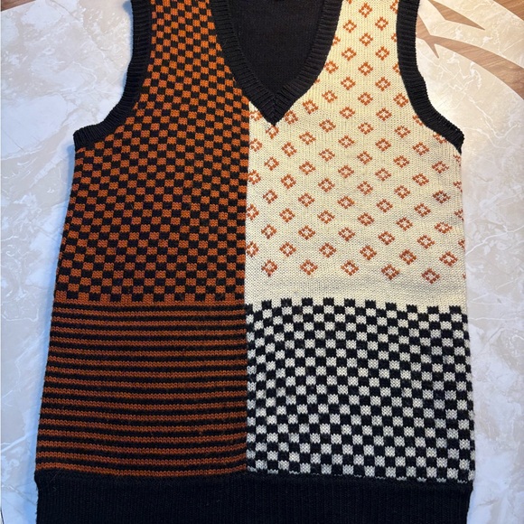 Checkered Patchwork Knit Vest - Picture 4 of 4